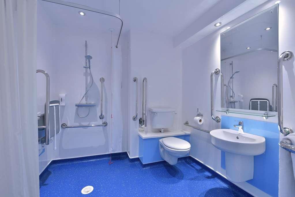 Travelodge Caerphilly Room photo